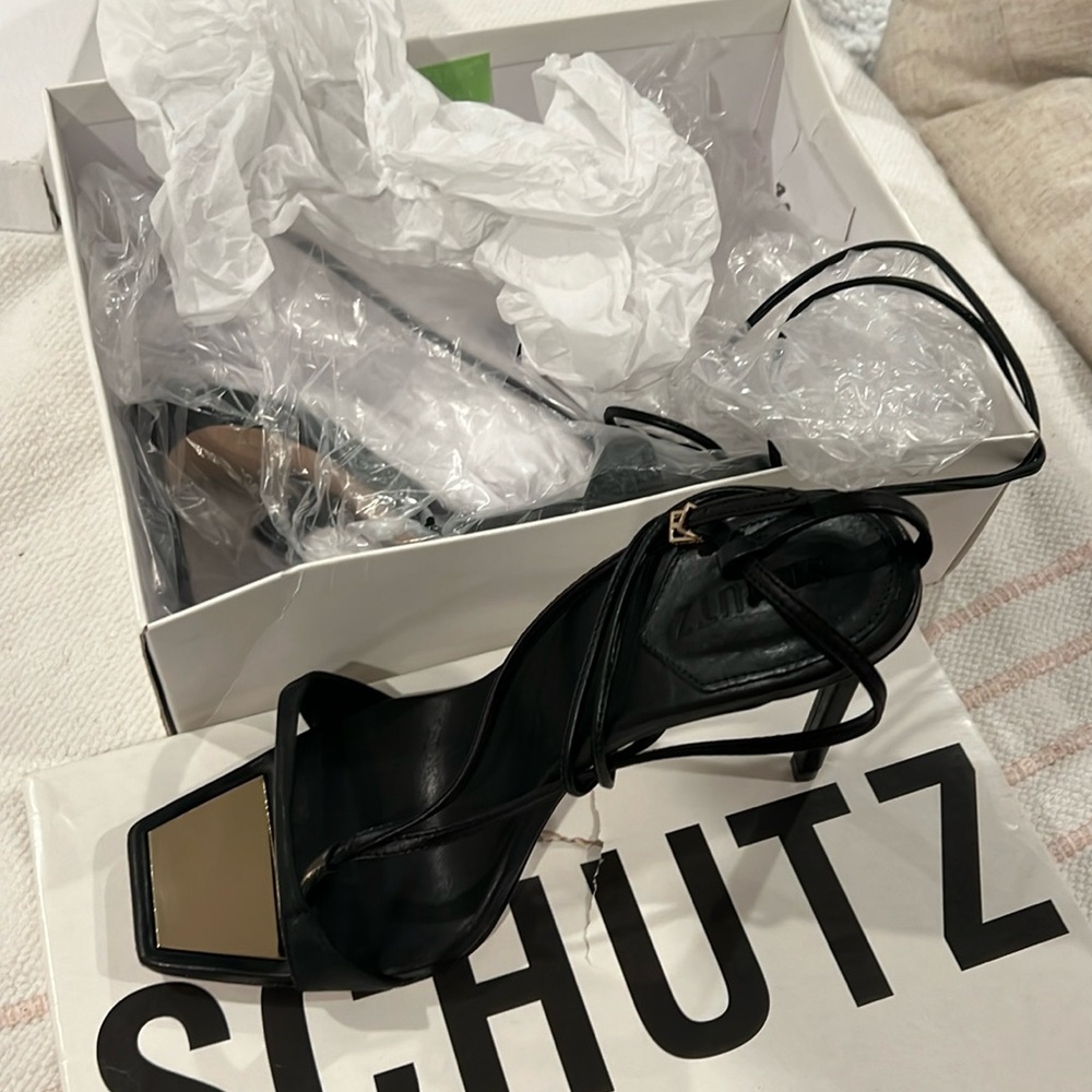 Beautiful leather strappy sandals, never worn!!